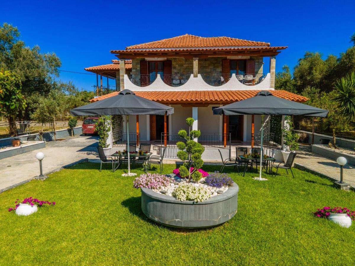 Afroditi Holiday Home - Yellow Apartment Svoronata Exterior photo